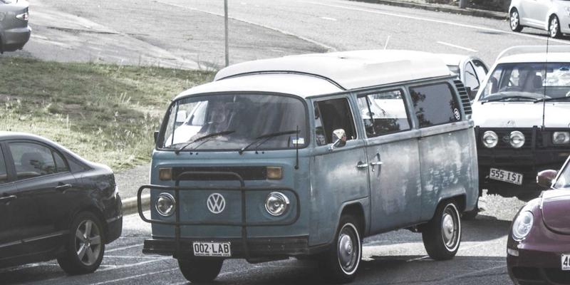 OKAYA Electric充电桩部署新思路：工业自动化与PLC技术如何重塑选址与安装策略