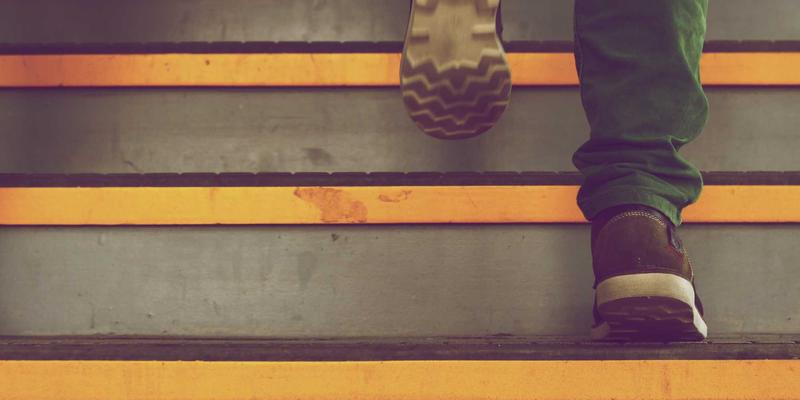 OKAYA模块化储能系统：微电网的智慧心脏与无缝并离网切换策略