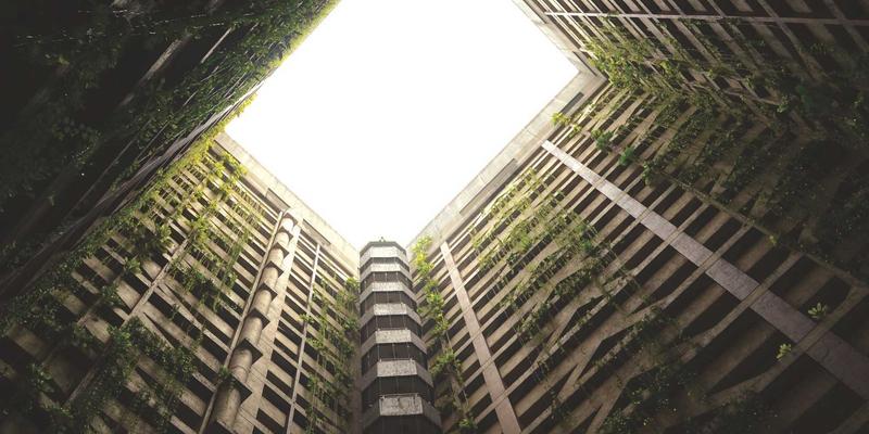 为家庭选择合适容量的OKAYA太阳能储能电池：从电力分配（Power Distribution）到智能管理（HMI）的完整指南