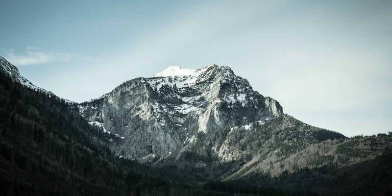 守护生命之光：OKAYA工业UPS如何为医疗设施的关键设备提供不间断电力保障